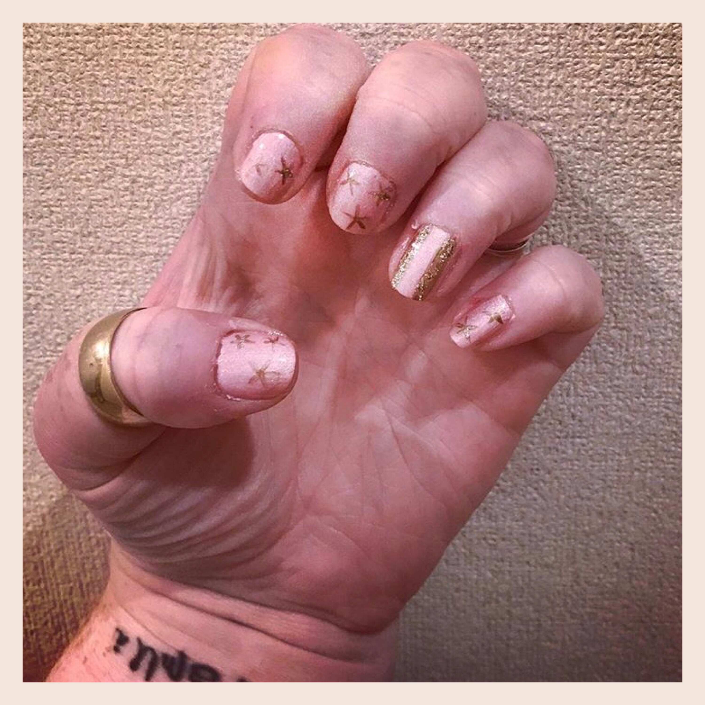 ly h Kerr pink stars & stripes nail art