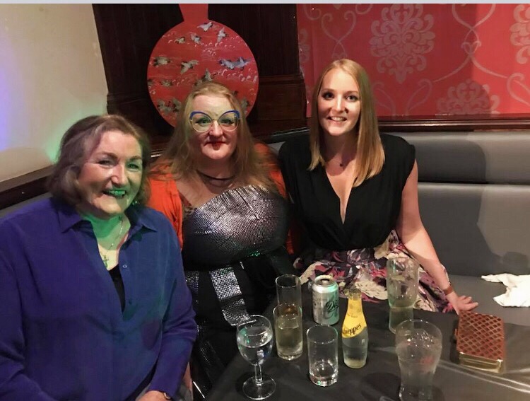 ly h Kerr, mum & sis